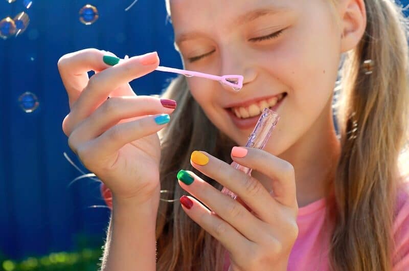 Quelle Couleur de Vernis à Ongles pour la Manucure de votre Enfant ?