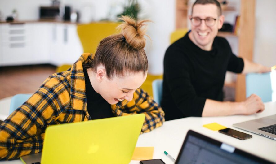 Quelles sont les tâches que doit remplir un chargé de communication ?