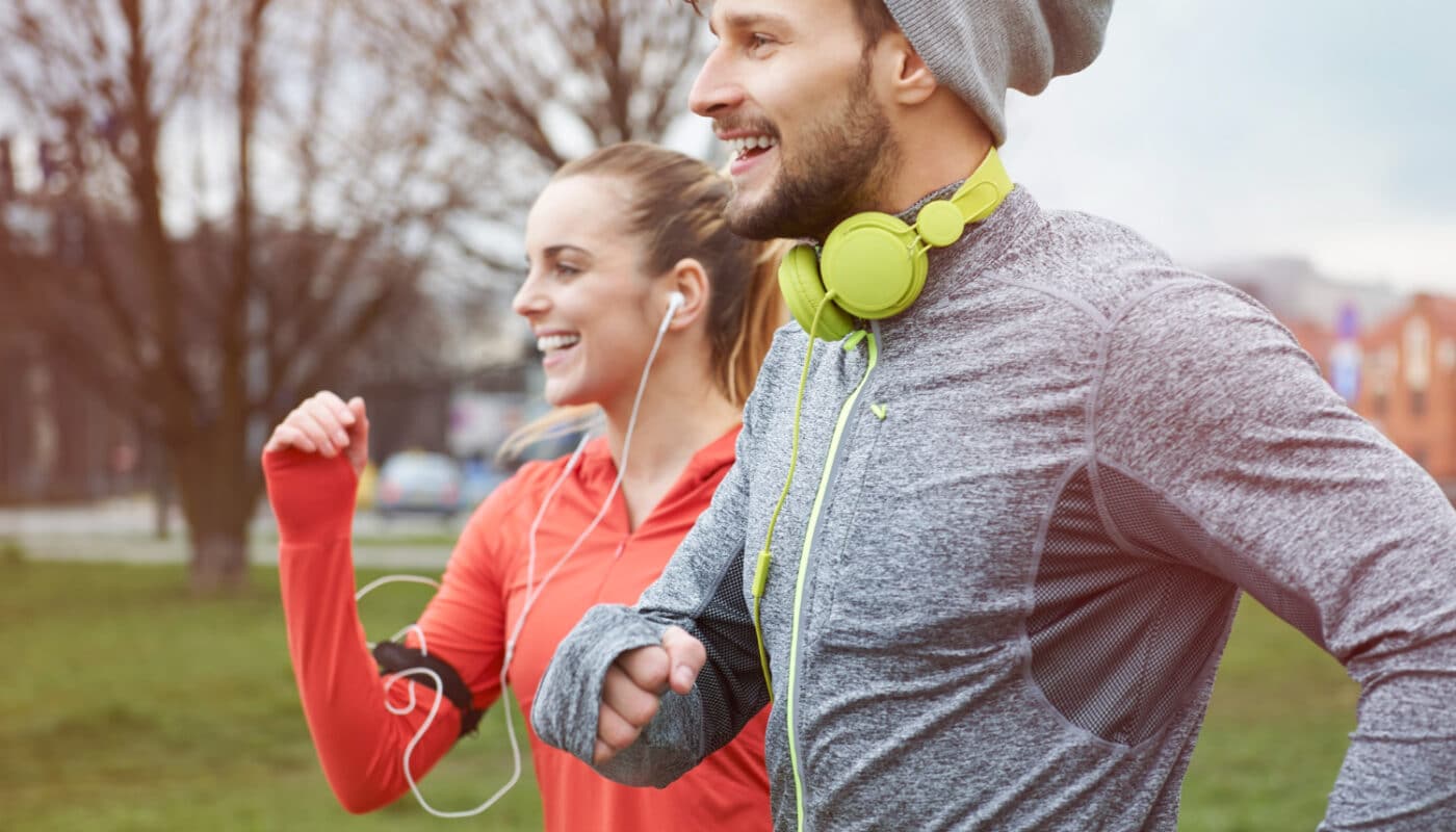 homme et femme qui font du sport