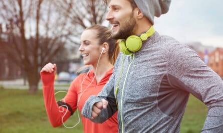 homme et femme qui font du sport