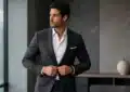 Homme en tenue élégante évitant erreurs vestimentaires pour confiance