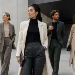 Vêtements tendance mode 2026 avec accessoires et looks élégants